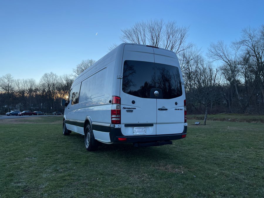 Used 2011 Freightliner Sprinter 2500 image 38