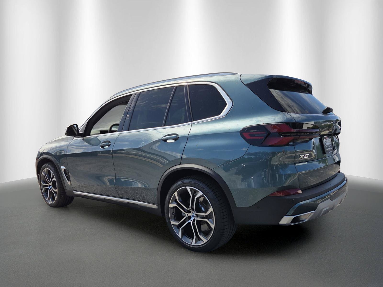 Used 2026 BMW X5 xDrive50e w/ Executive Package AWD/4WD image 5