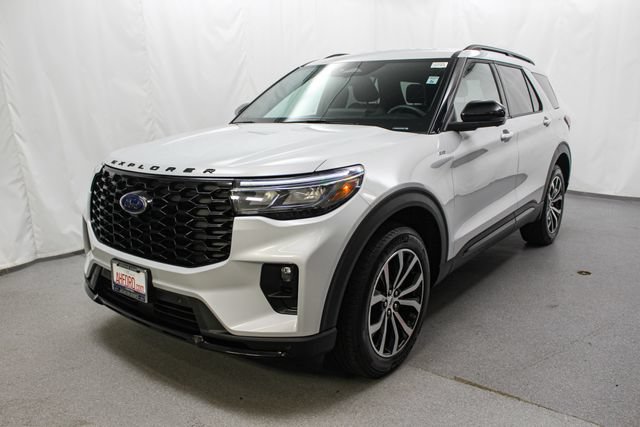 Certified 2026 Ford Explorer ST-Line AWD/4WD image 4
