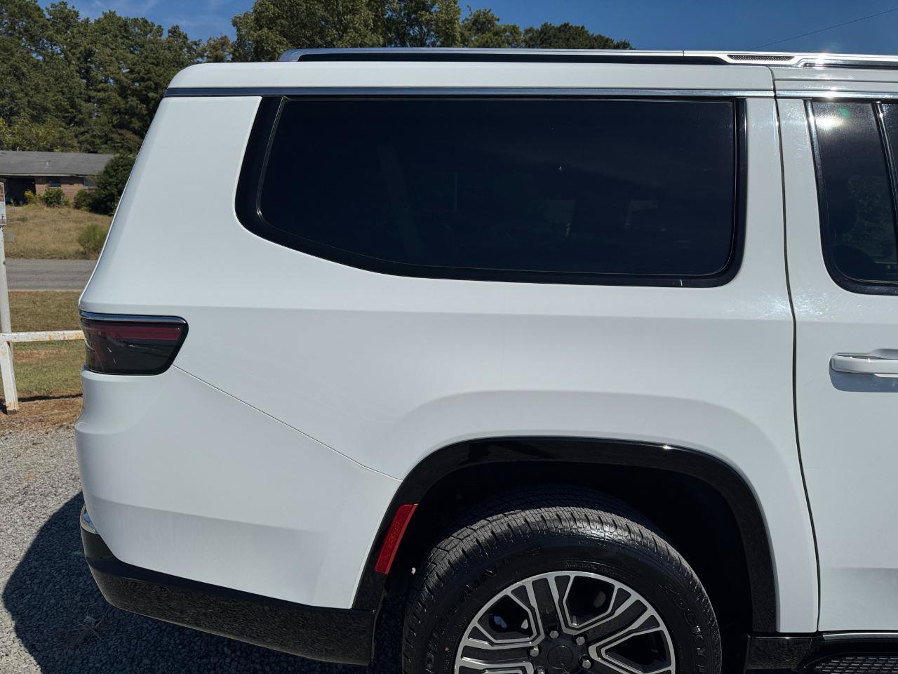 Used 2024 Jeep Wagoneer L Series II w/ Flexible Seating Group RWD image 9