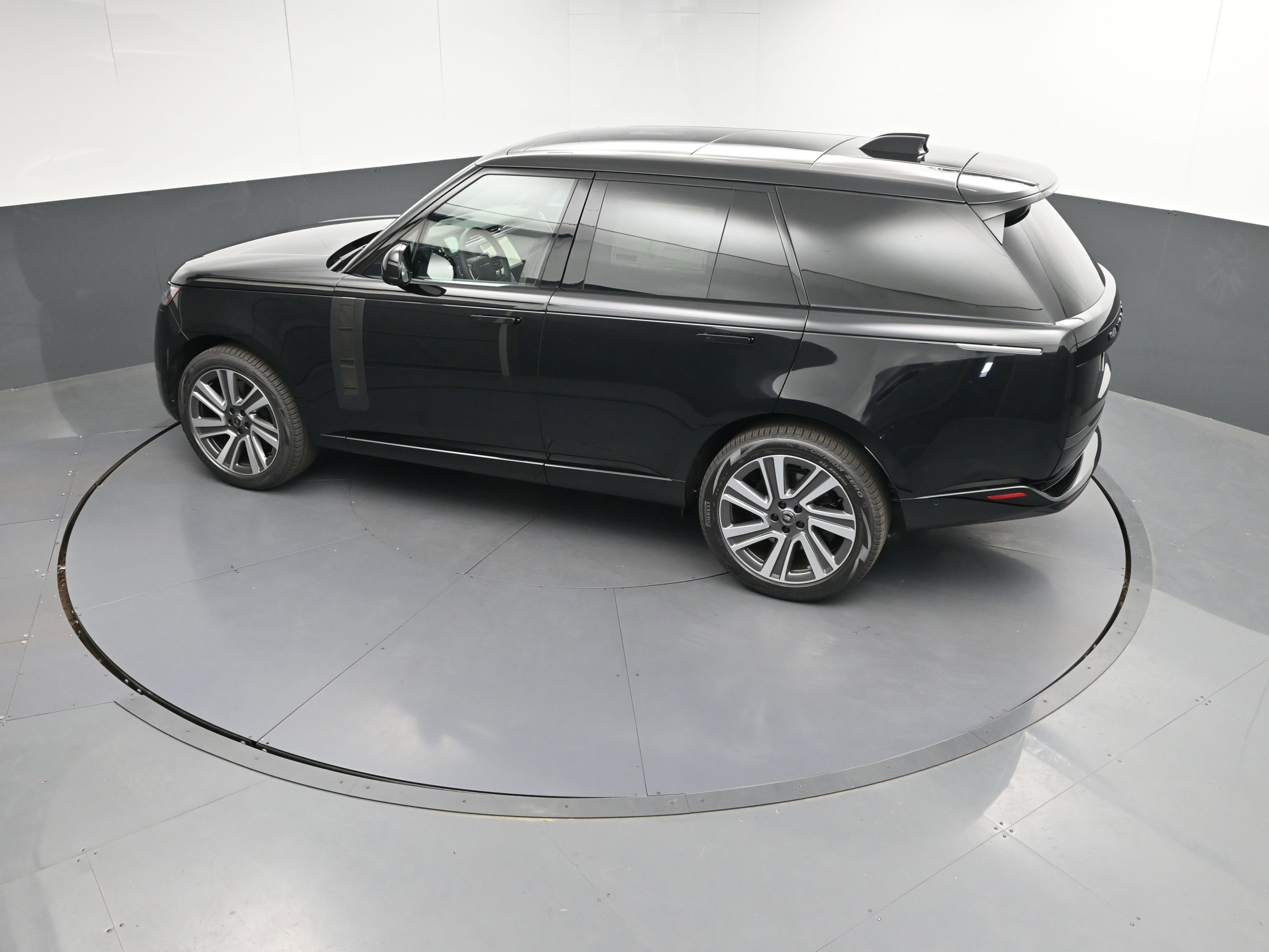 New 2025 Land Rover Range Rover SV image 34