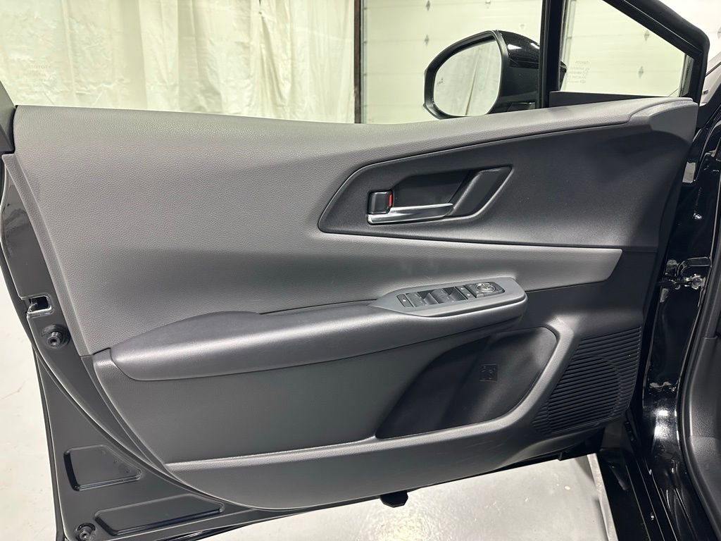 Used 2025 Toyota Prius XLE image 8