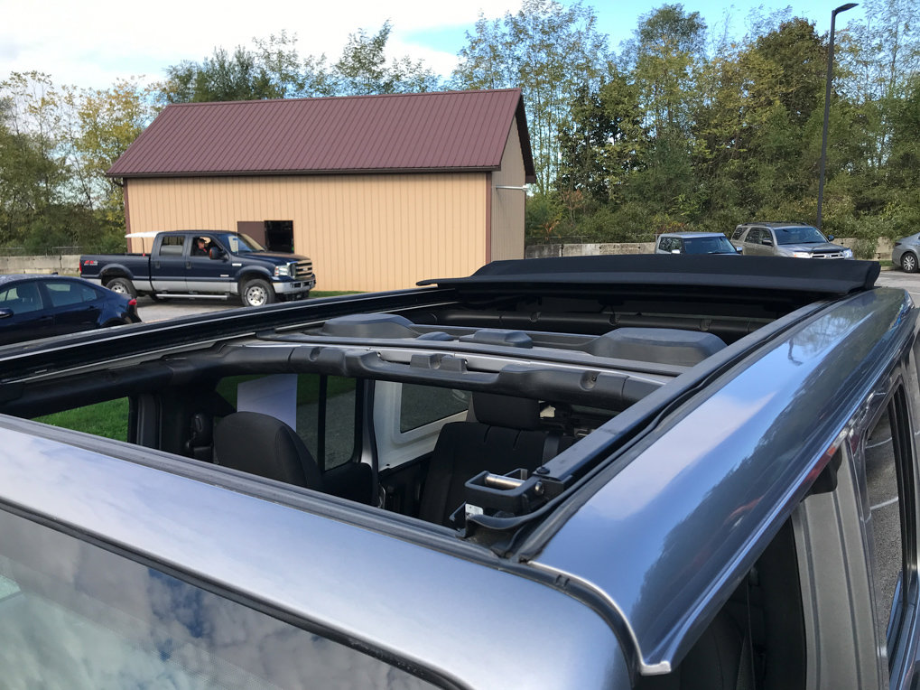 Used 2019 Jeep Wrangler Unlimited Sahara image 25