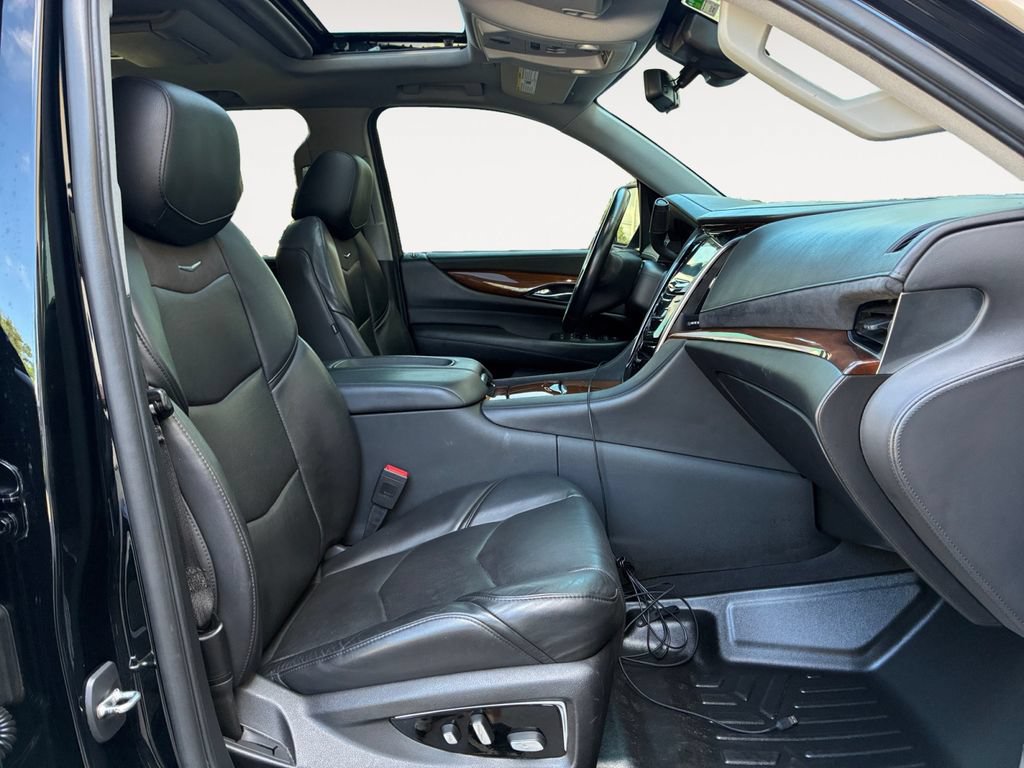 Used 2020 Cadillac Escalade ESV Premium Luxury AWD/4WD image 15