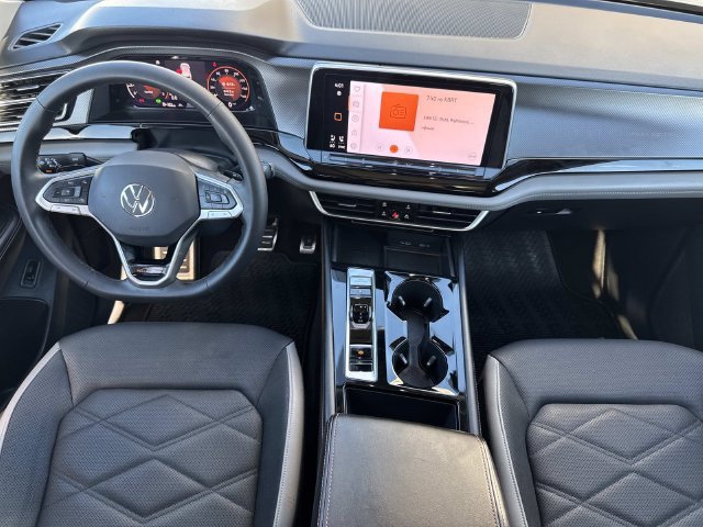 Certified 2024 Volkswagen Atlas Peak Edition SE AWD/4WD image 9