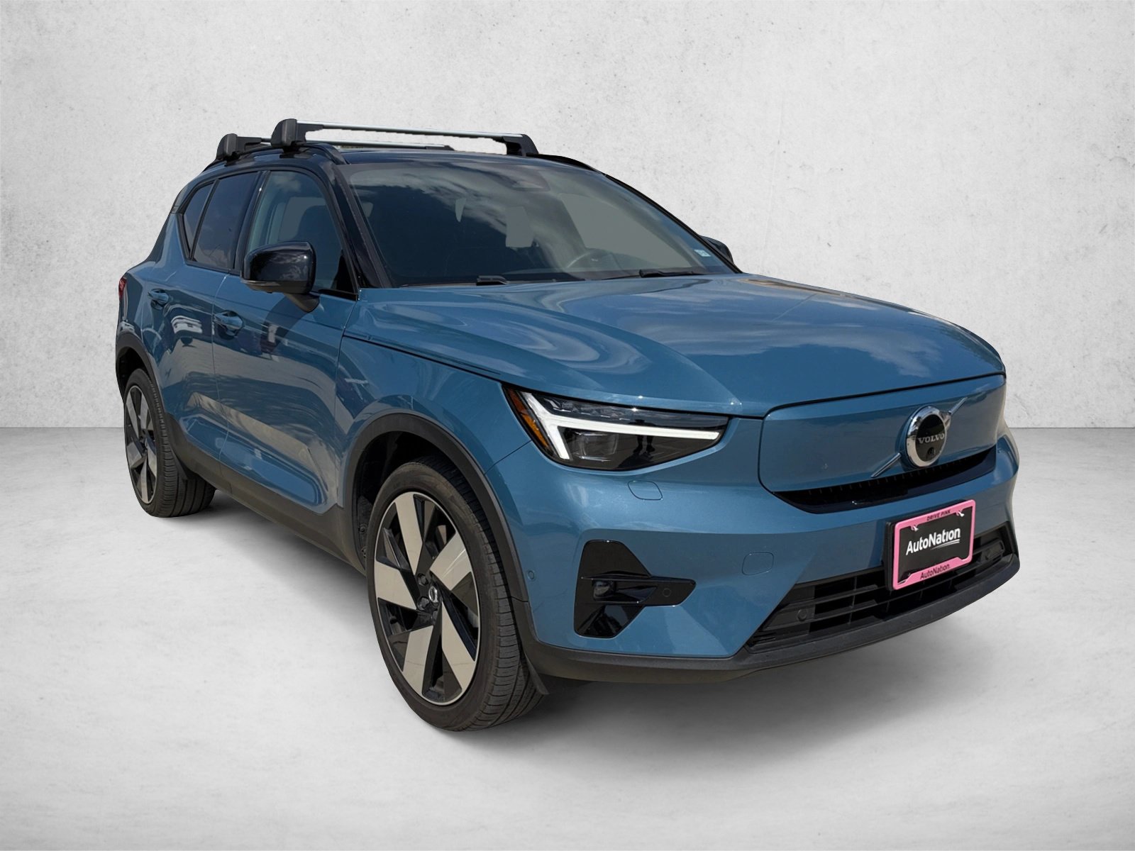 Used 2023 Volvo XC40 Recharge Ultimate AWD/4WD image 3