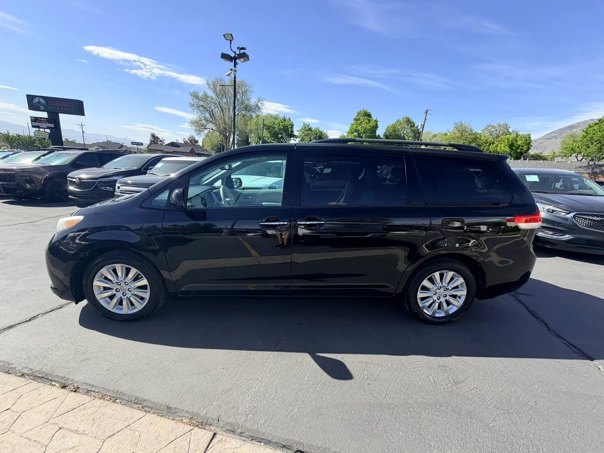 Used 2014 Toyota Sienna XLE w/ XLE Premium Package AWD/4WD image 7