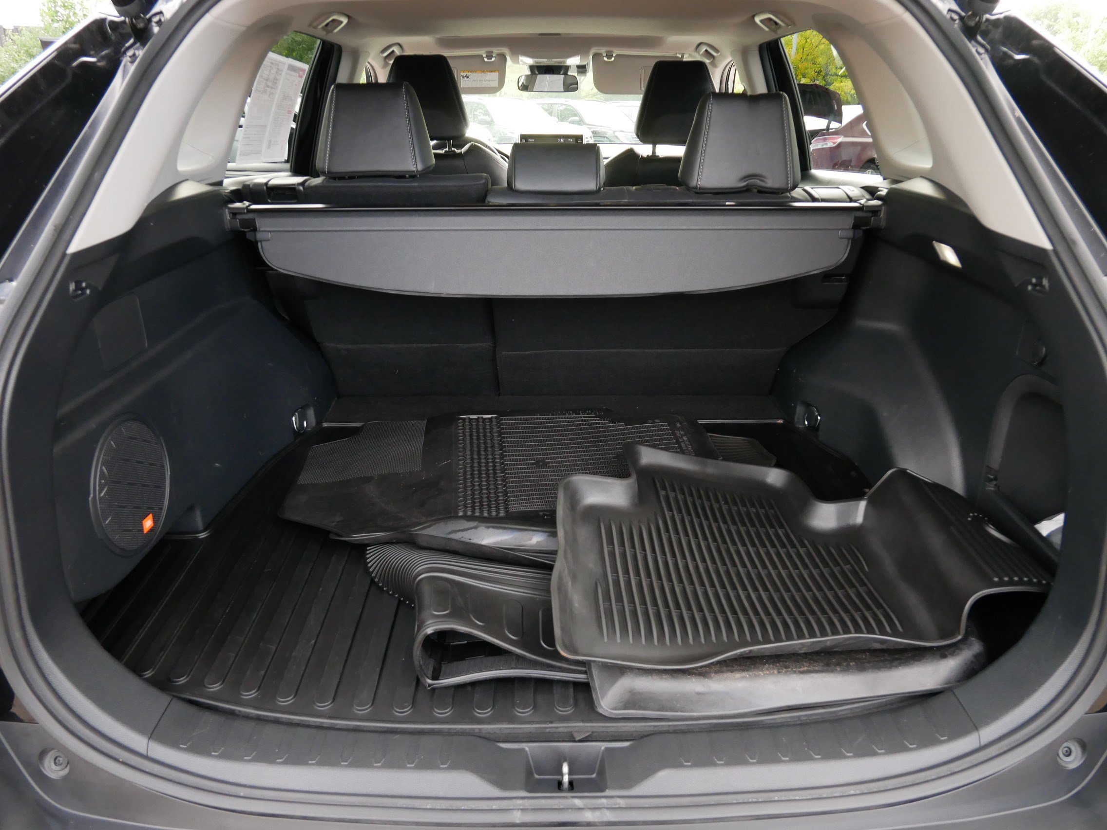 Used 2022 Toyota RAV4 XLE Premium AWD/4WD image 18