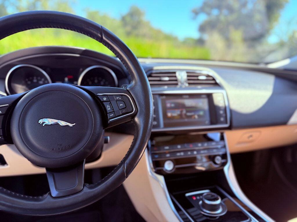Used 2017 Jaguar XE Prestige AWD/4WD image 42