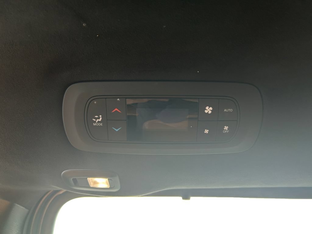 Used 2021 Chrysler Pacifica Pinnacle FWD image 25