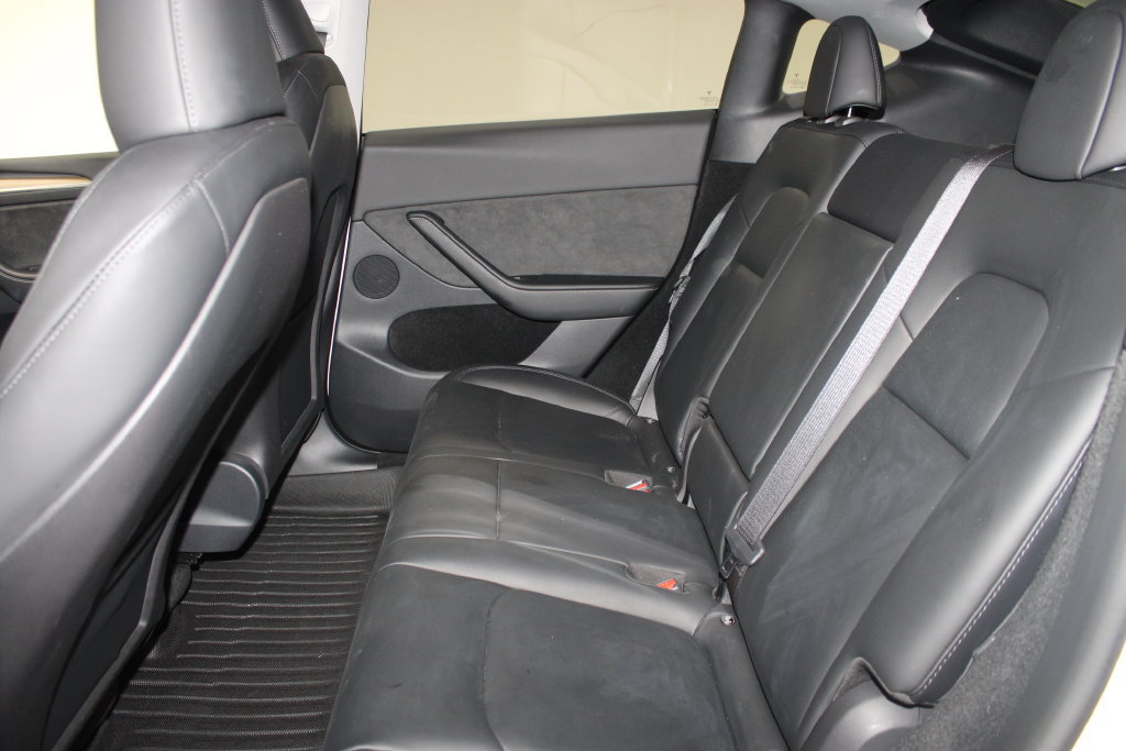 Used 2023 Tesla Model Y Long Range AWD/4WD image 21