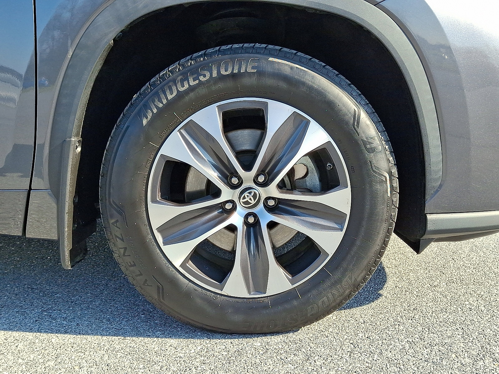 Used 2020 Toyota Highlander XLE image 9