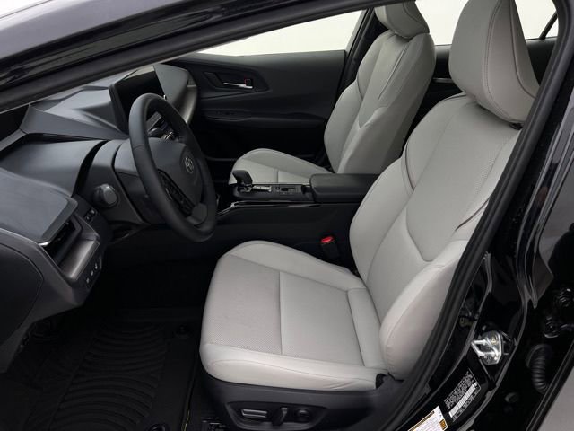 Used 2024 Toyota Prius XLE FWD image 11