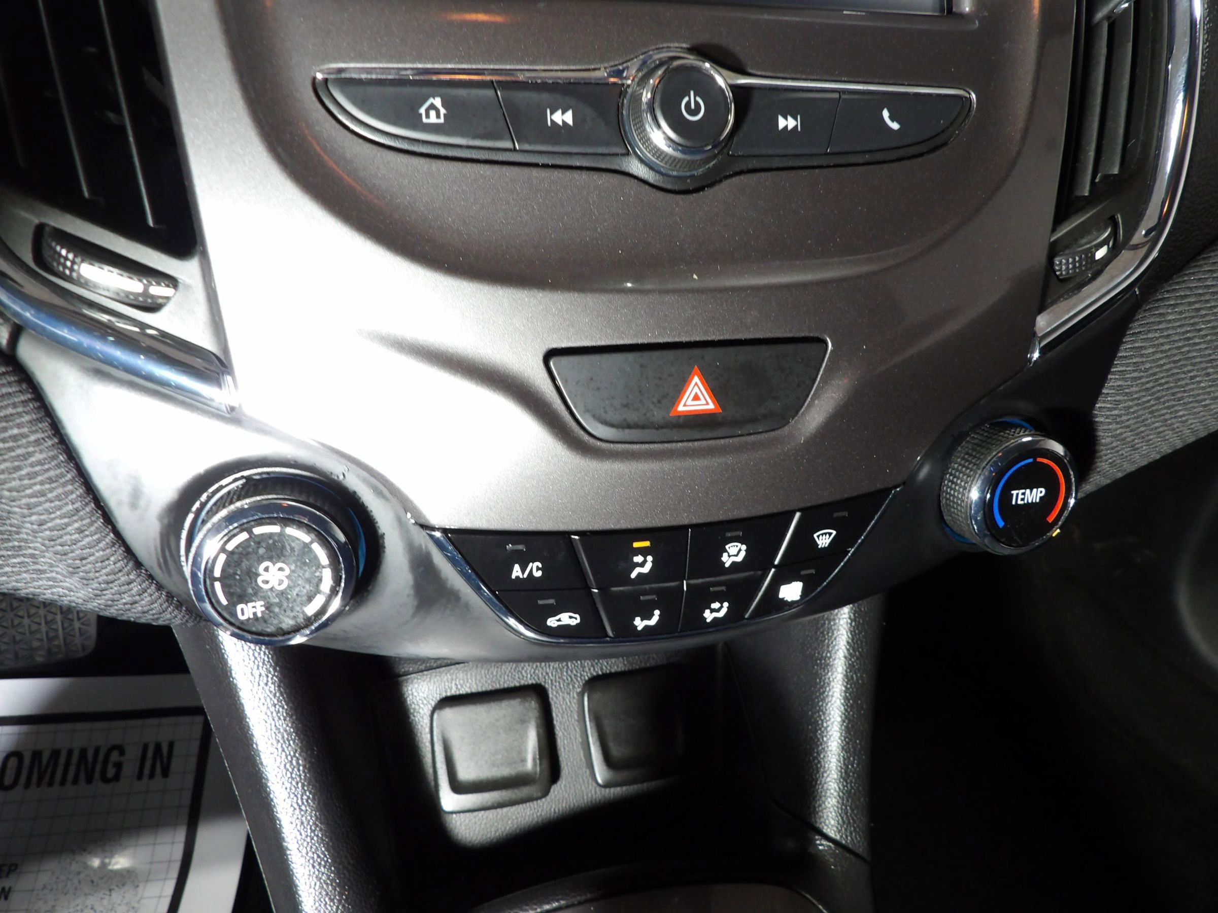 Used 2017 Chevrolet Cruze LT FWD image 14