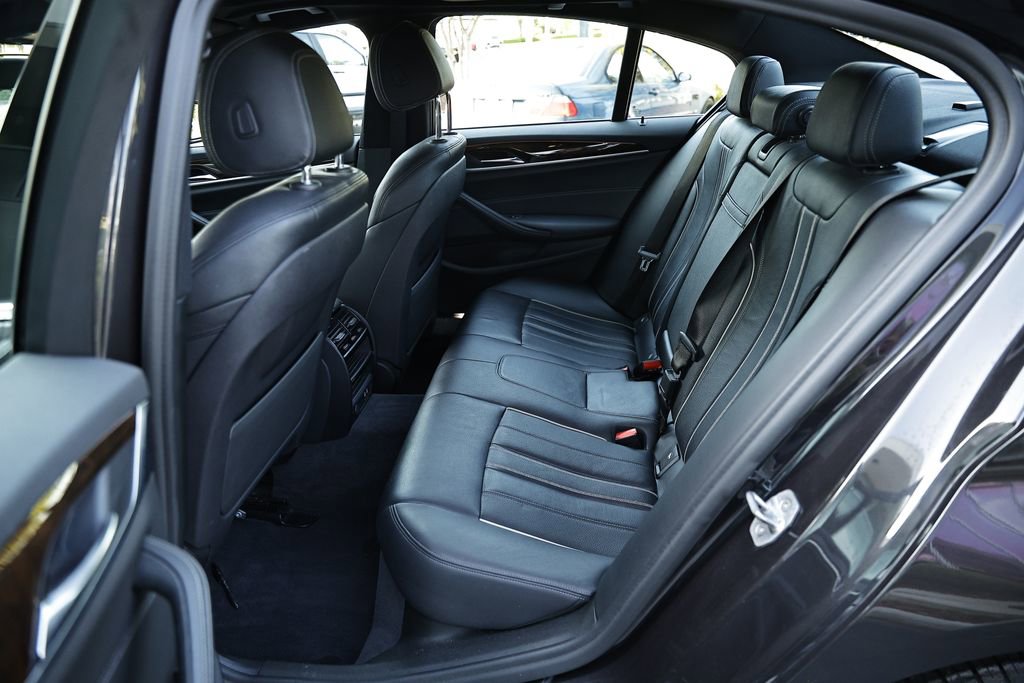 Used 2020 BMW 540i xDrive w/ Premium Package image 25