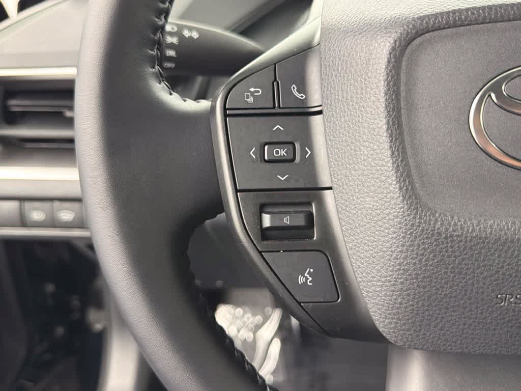 Used 2026 Toyota Prius LE FWD image 25