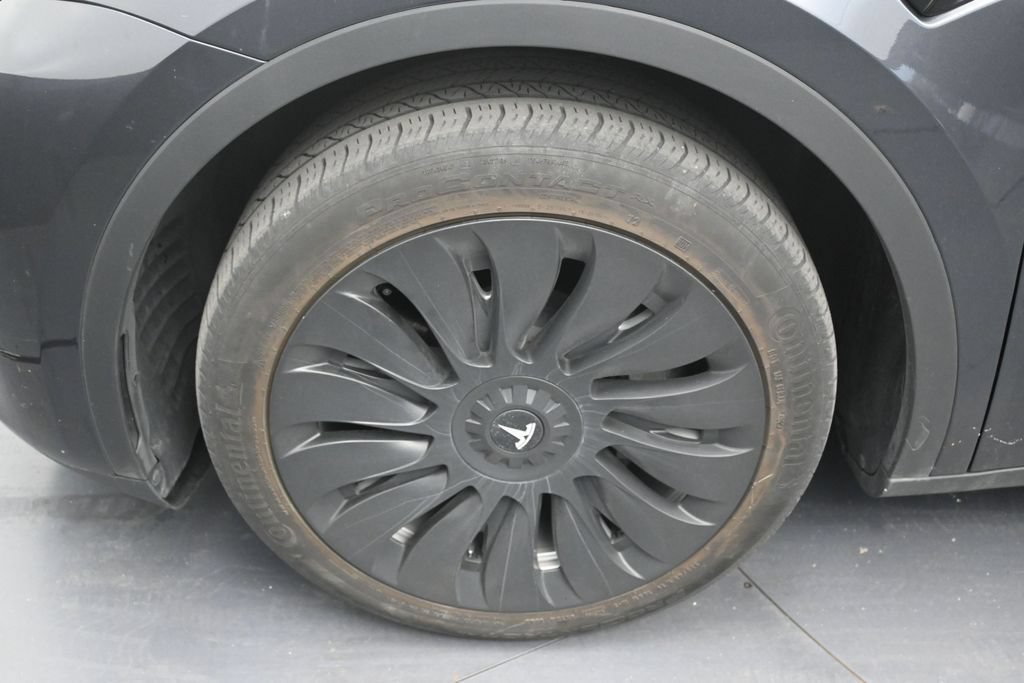 Used 2024 Tesla Model Y Long Range AWD/4WD image 9