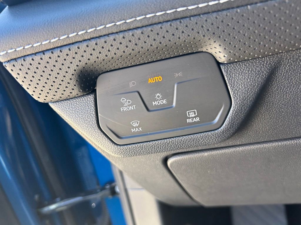 Used 2025 Volkswagen Atlas Cross Sport SE w/ Panoramic Sunroof Package image 50