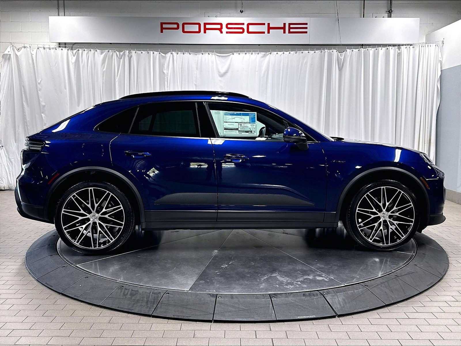 New 2026 Porsche Macan 4 Electric AWD/4WD image 8