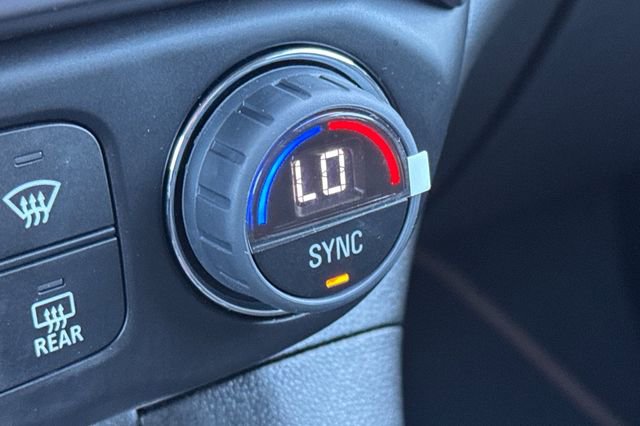 Used 2022 GMC Acadia AT4 w/ Technology Package image 31