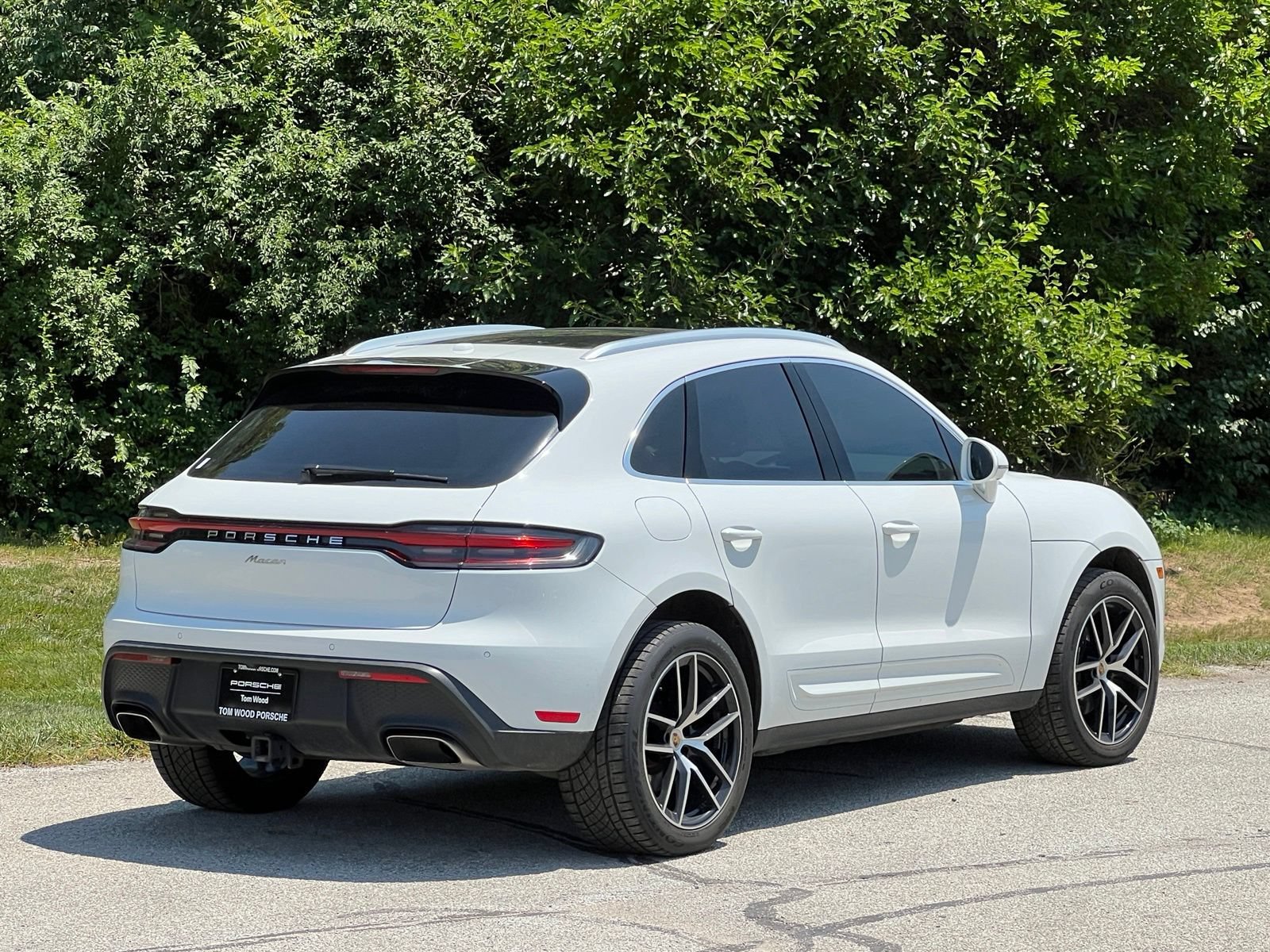 Certified 2024 Porsche Macan AWD/4WD image 6