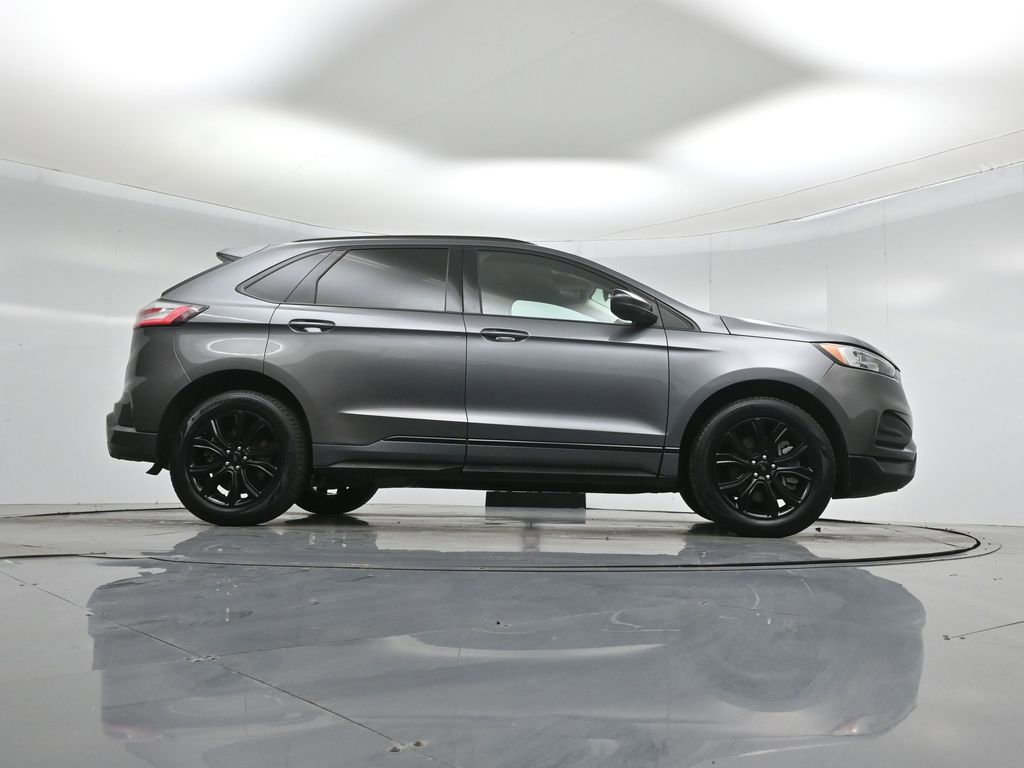 Certified 2022 Ford Edge SE w/ Black Appearance Package image 48