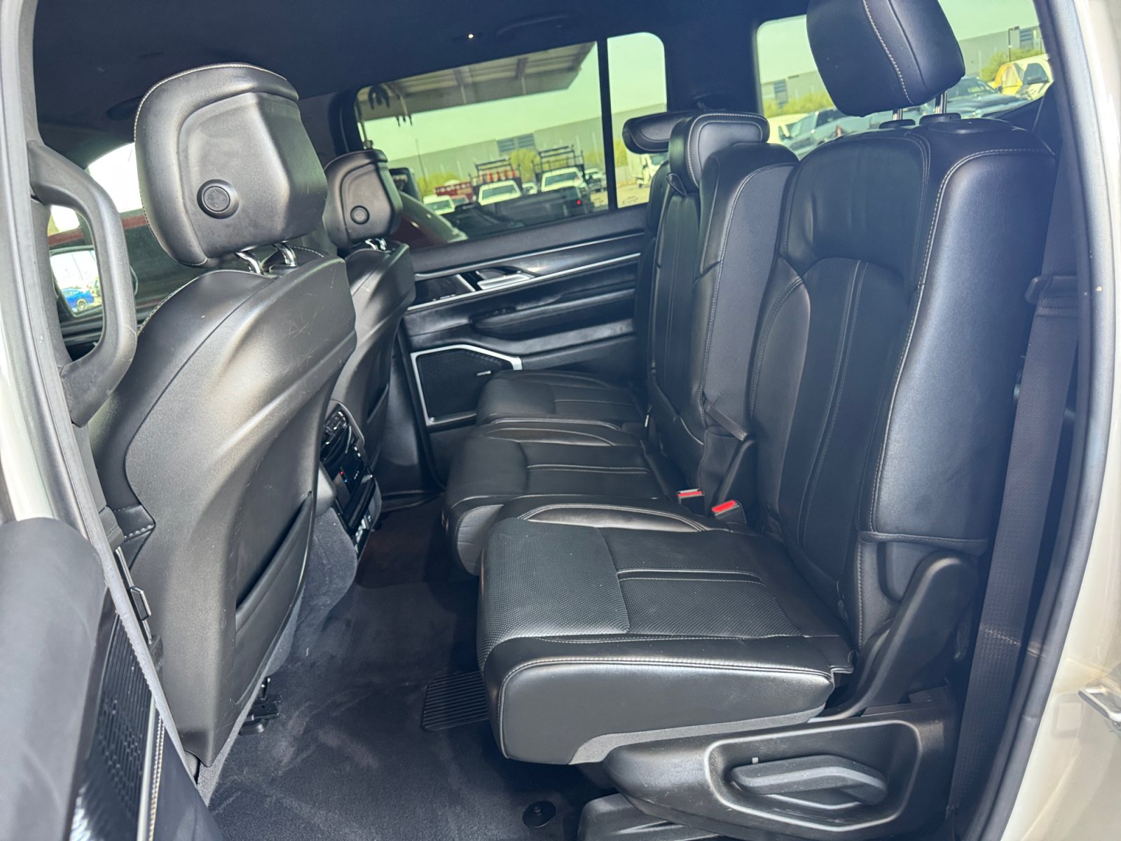 Used 2022 Jeep Wagoneer Series I AWD/4WD image 24