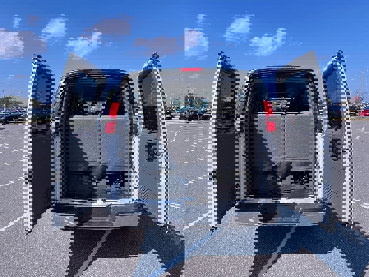 Used 2018 Chevrolet Express 3500 LT w/ LT Preferred Equipment Group image 33