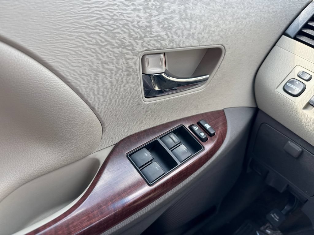 Used 2012 Toyota Sienna XLE AWD/4WD image 11
