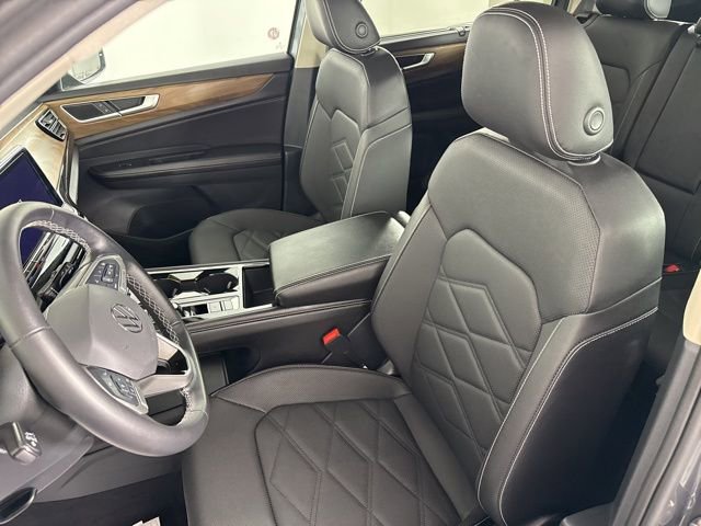 Used 2025 Volkswagen Atlas SE image 24