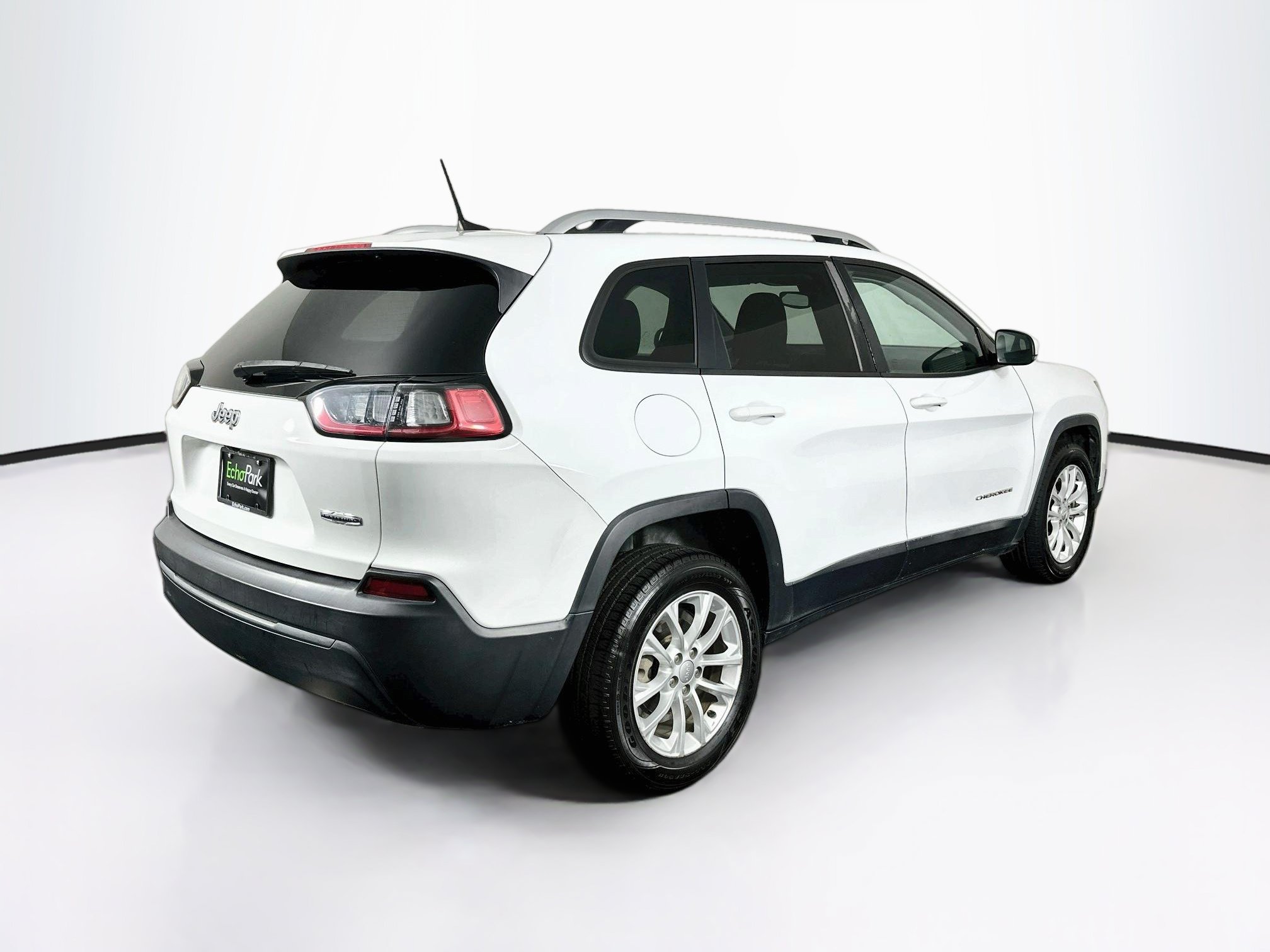 Used 2021 Jeep Cherokee Latitude w/ Mopar Interior Package FWD image 9