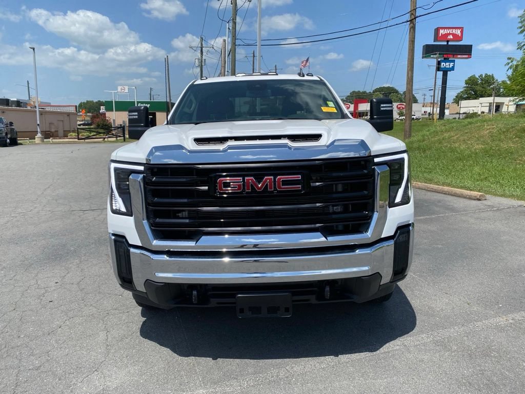 Used 2024 GMC Sierra 3500 Pro AWD/4WD image 2