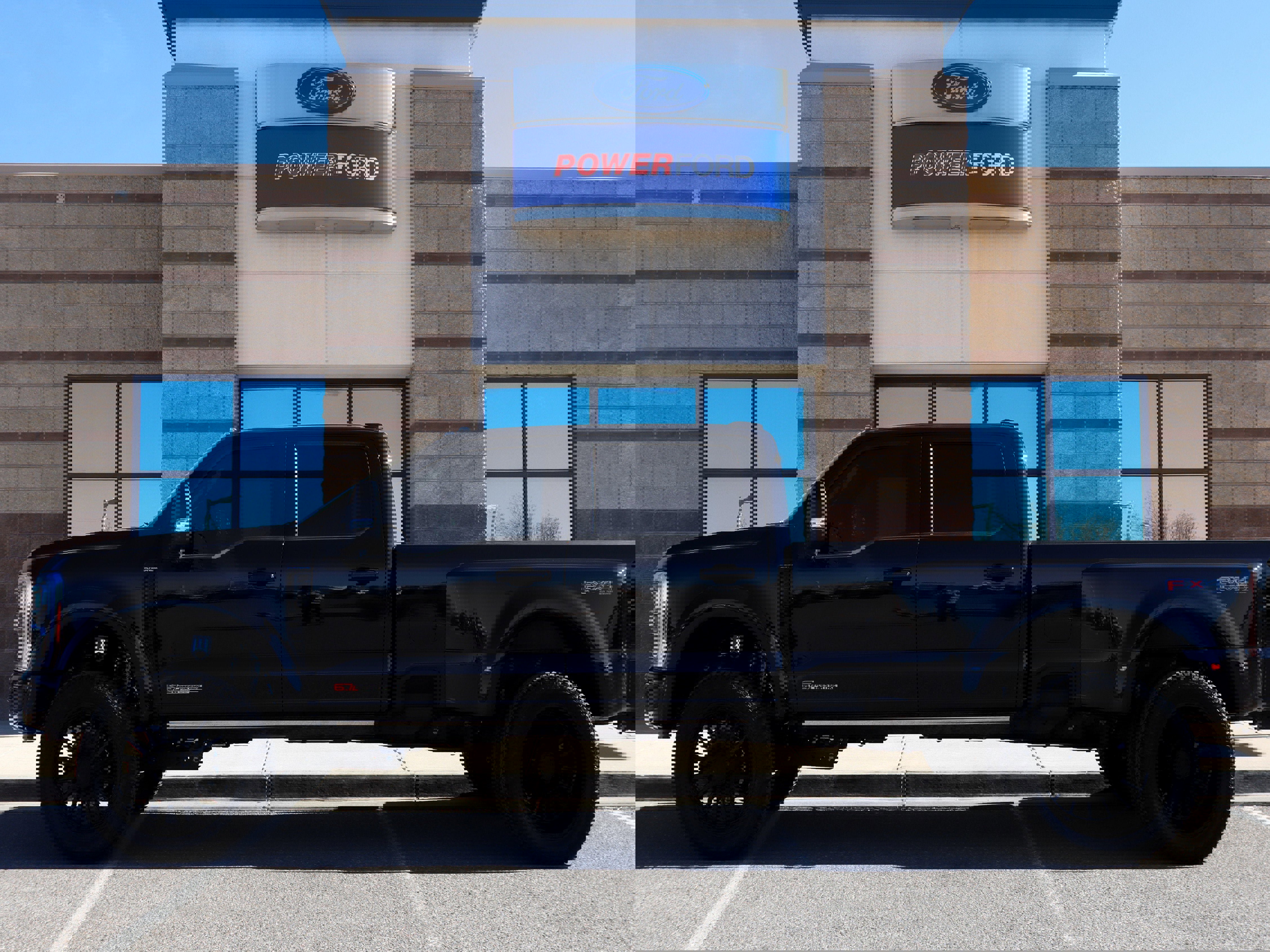 Used 2025 Ford F450 Platinum w/ FX4 Off-Road Package image 9