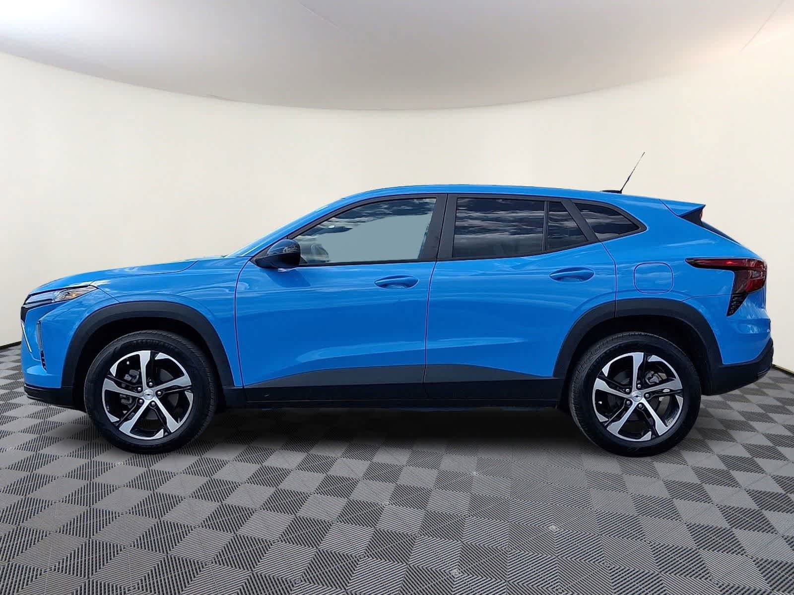 Used 2024 Chevrolet Trax RS w/ Driver Confidence Package FWD image 8