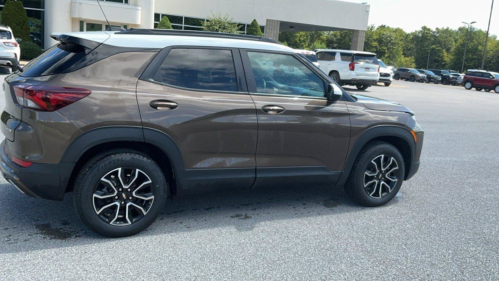 Used 2022 Chevrolet TrailBlazer ACTIV w/ Sun and Liftgate Package AWD/4WD image 6
