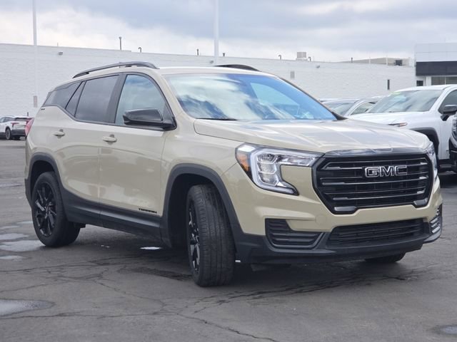 Used 2023 GMC Terrain SLE w/ Driver Convenience Package image 15