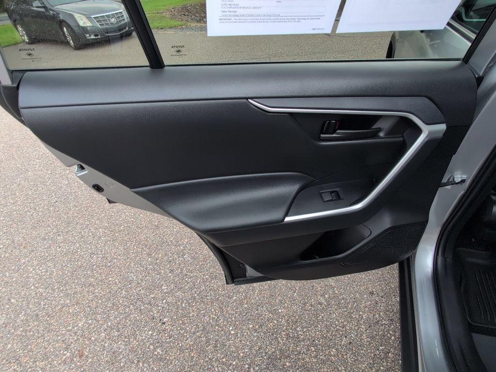 Used 2024 Toyota RAV4 LE AWD/4WD image 14