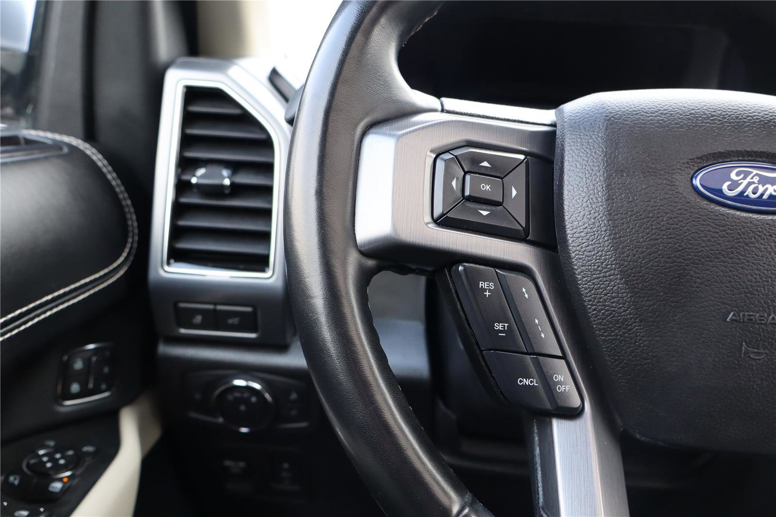 Used 2020 Ford Expedition Max Platinum image 17