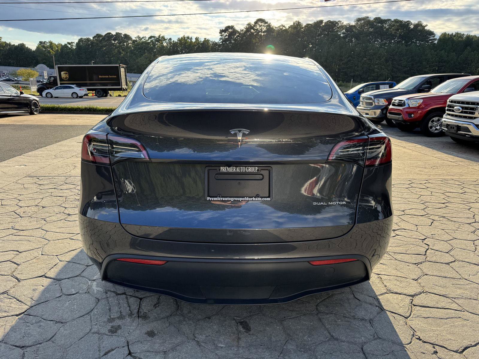 Used 2024 Tesla Model Y Long Range AWD/4WD image 11