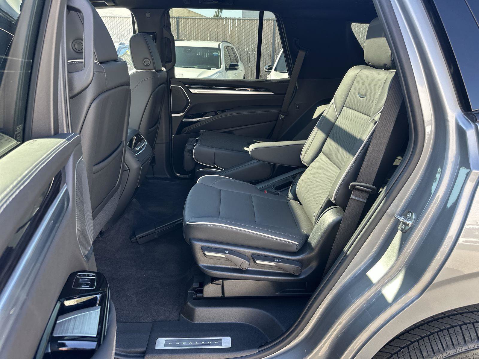 Used 2025 Cadillac Escalade Sport AWD/4WD image 25