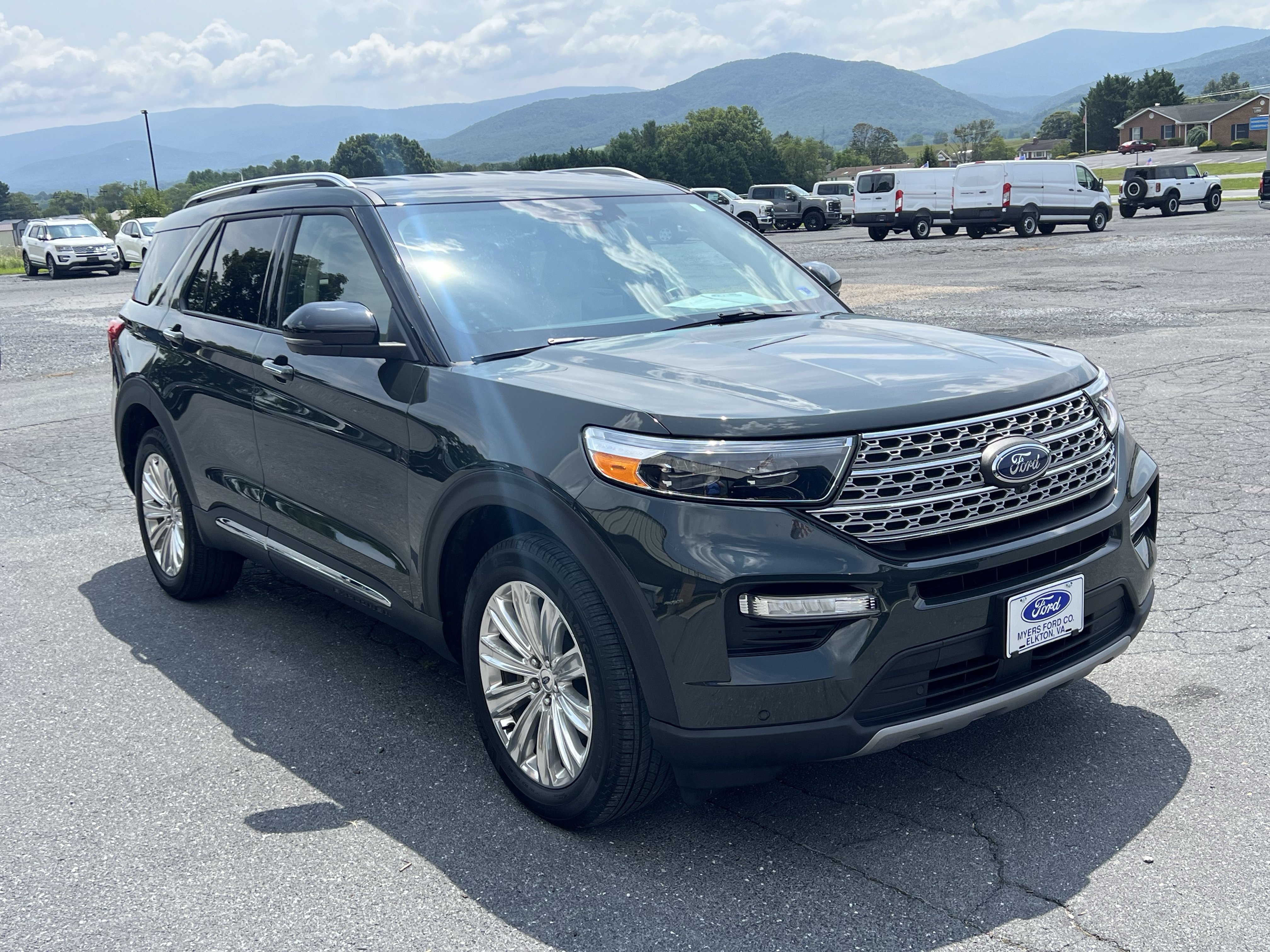 Used 2023 Ford Explorer Limited w/ Limited Technology Package AWD/4WD image 8