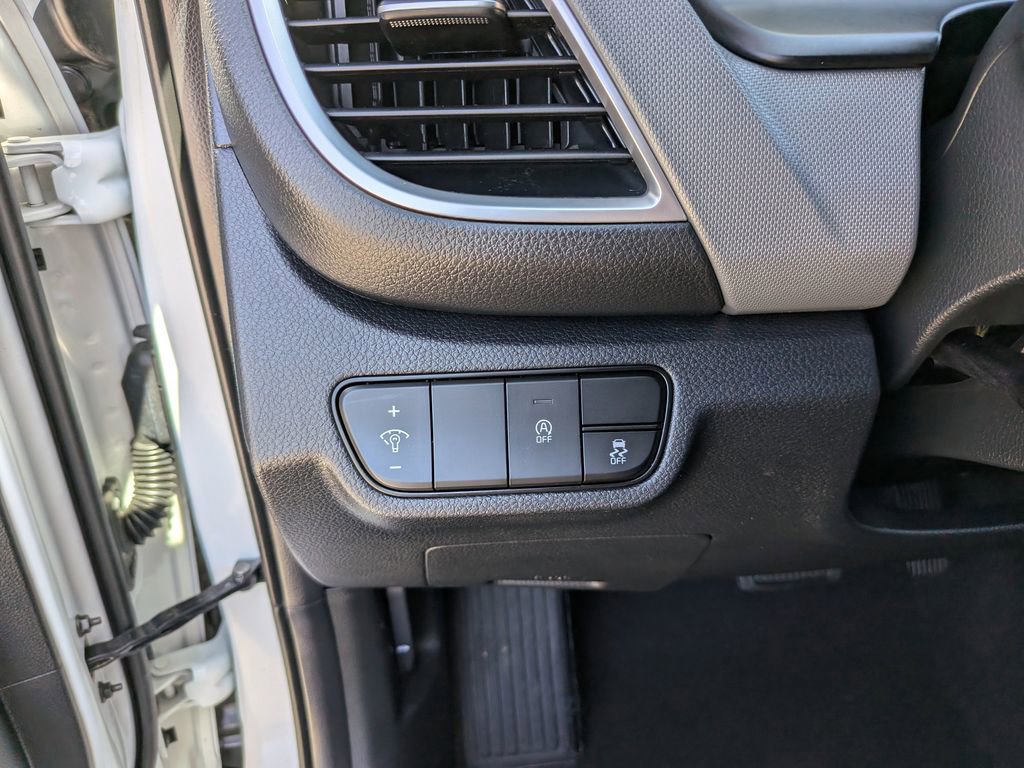 Certified 2025 Kia Seltos LX AWD/4WD image 26