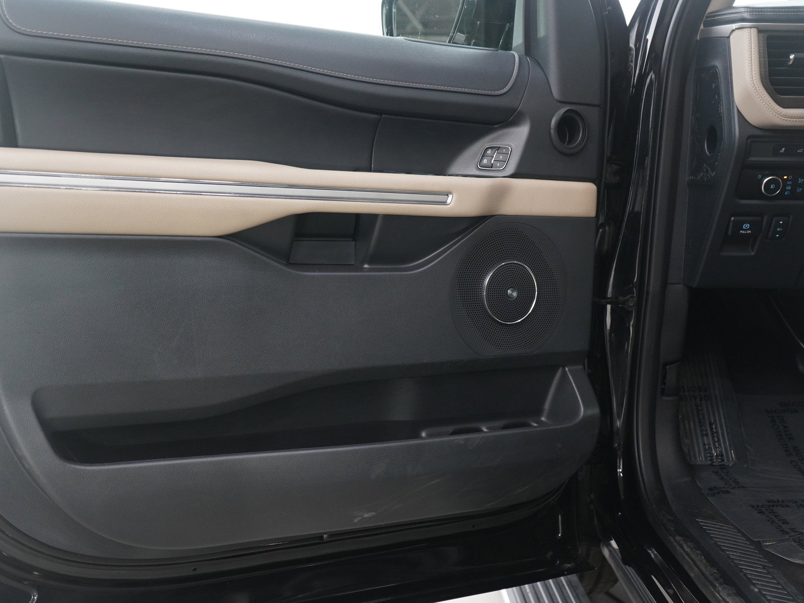 Used 2024 Ford Expedition Max Limited image 22