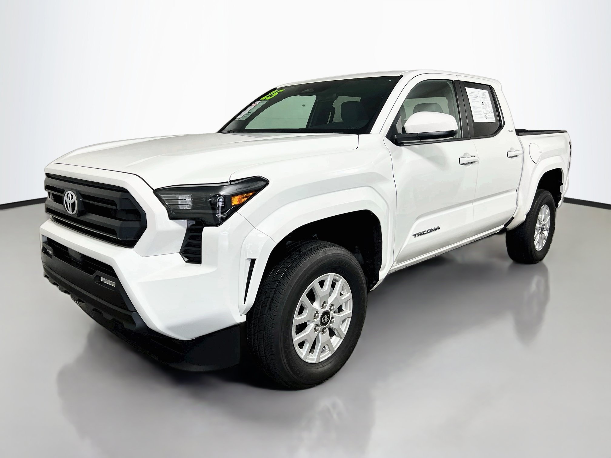 Used 2025 Toyota Tacoma SR5 AWD/4WD image 9