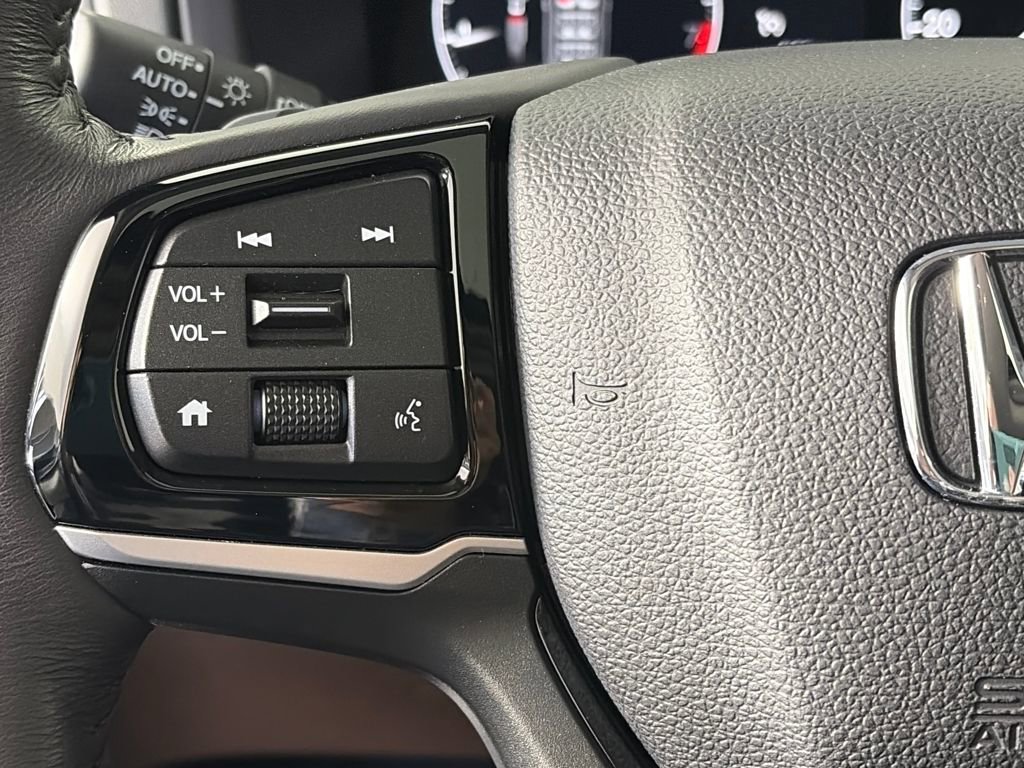 Used 2025 Honda Odyssey Elite image 16