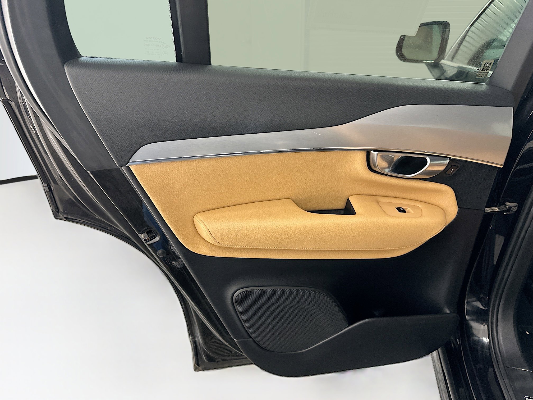 Used 2017 Volvo XC90 T6 Momentum w/ Vision Package image 28