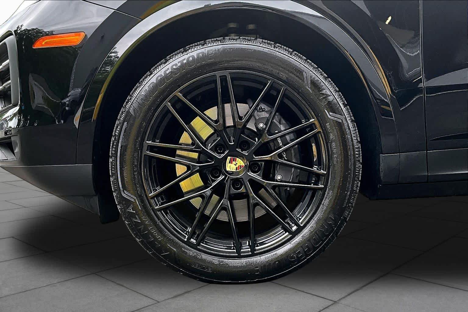 Used 2024 Porsche Cayenne AWD/4WD image 11