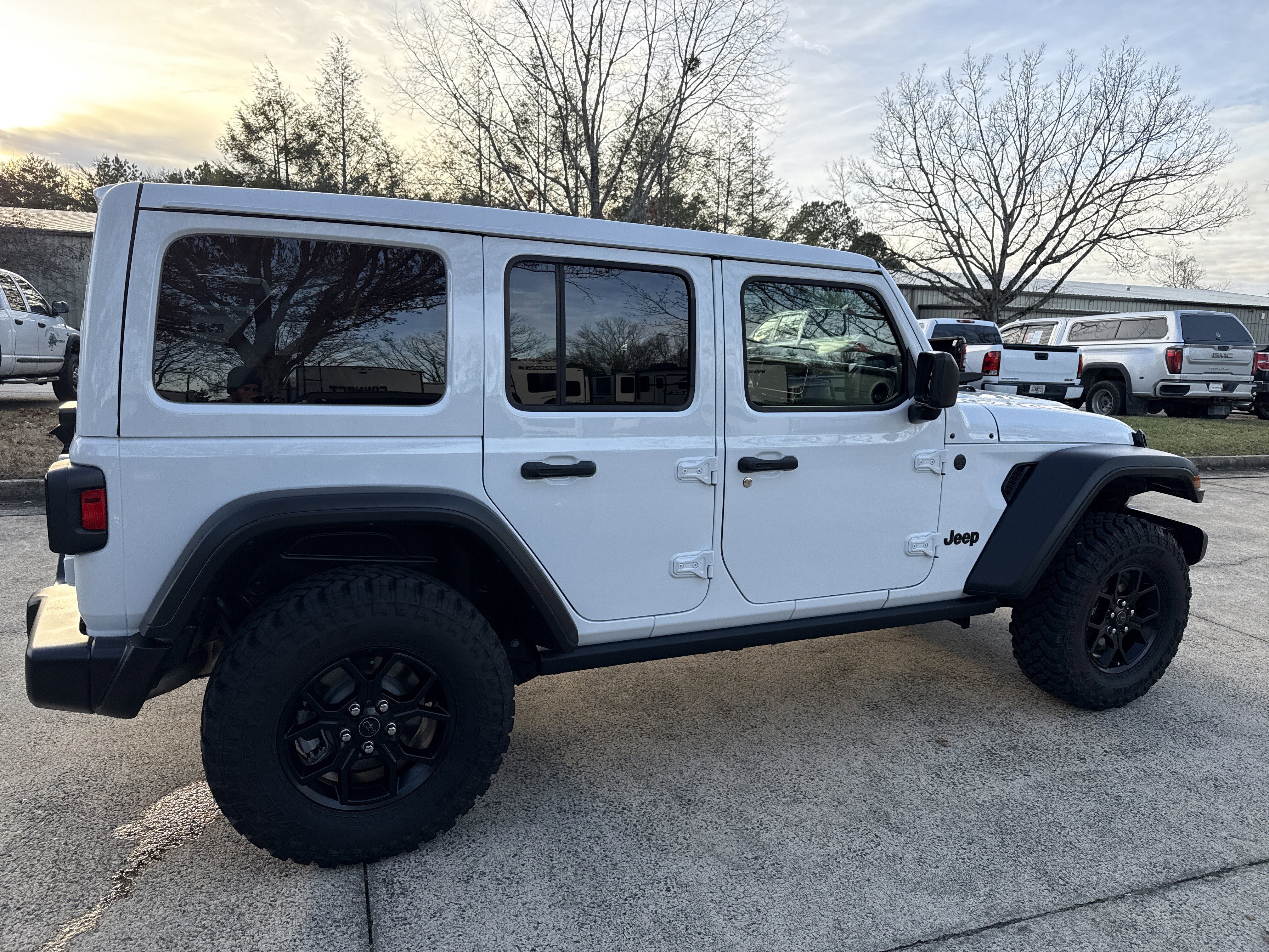 Used 2025 Jeep Wrangler Willys image 8