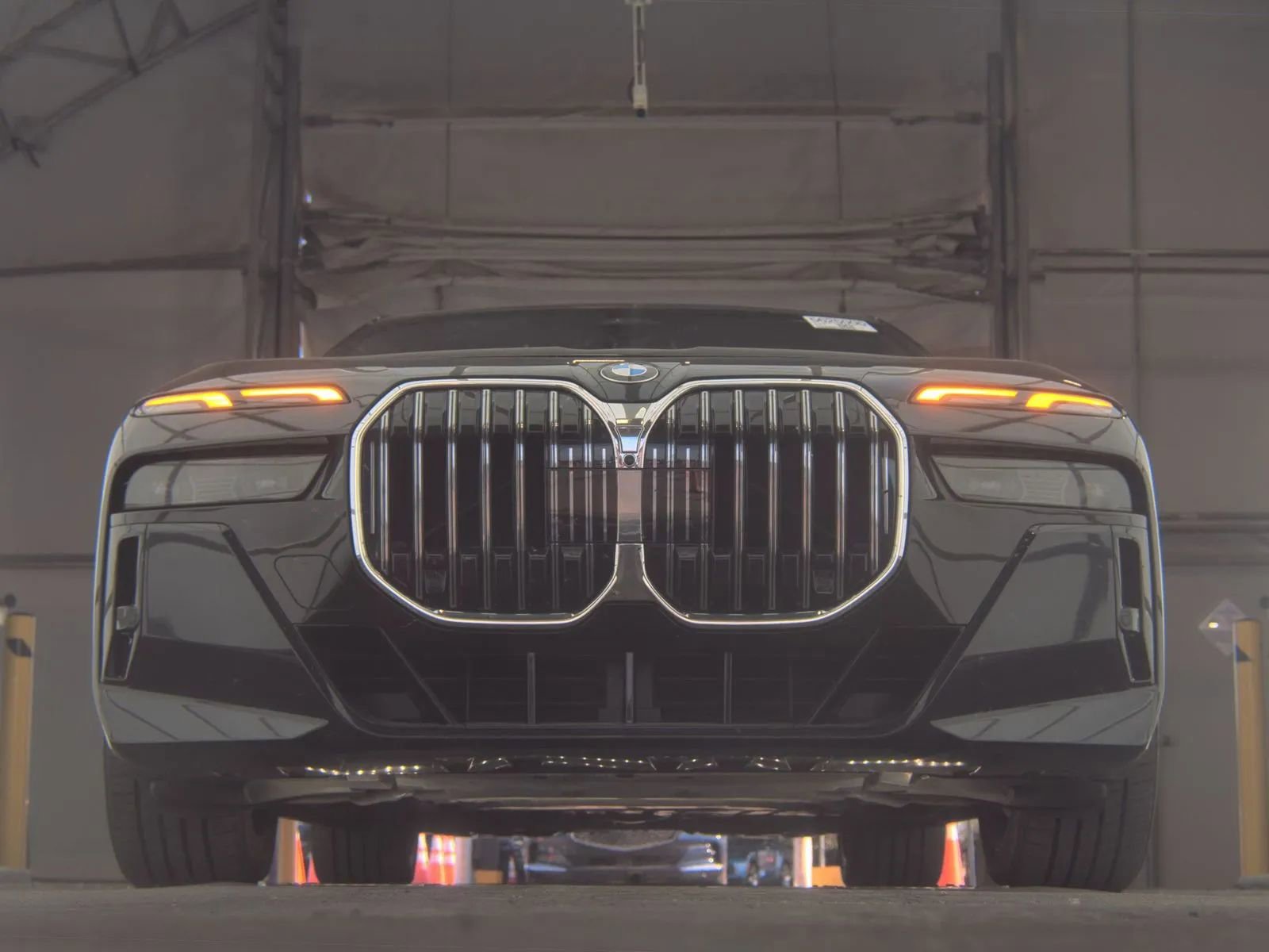 Used 2025 BMW 740i xDrive AWD/4WD image 4