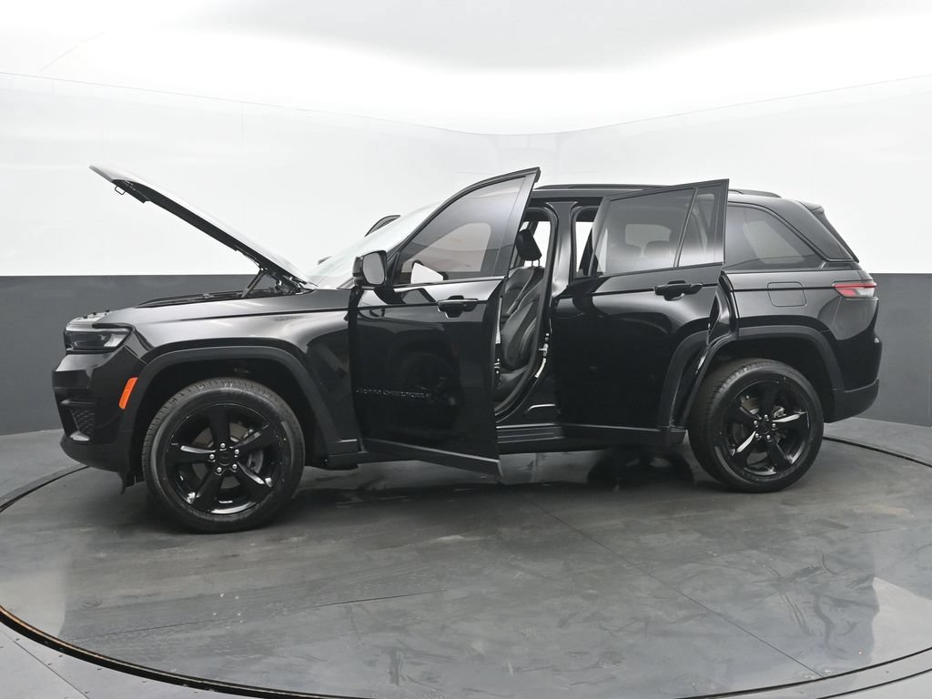 Used 2023 Jeep Grand Cherokee Altitude AWD/4WD image 52